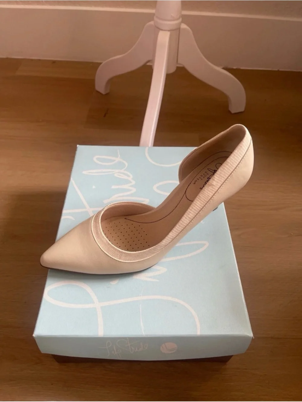 Life Stride Beige Pointed-Toe Pumps